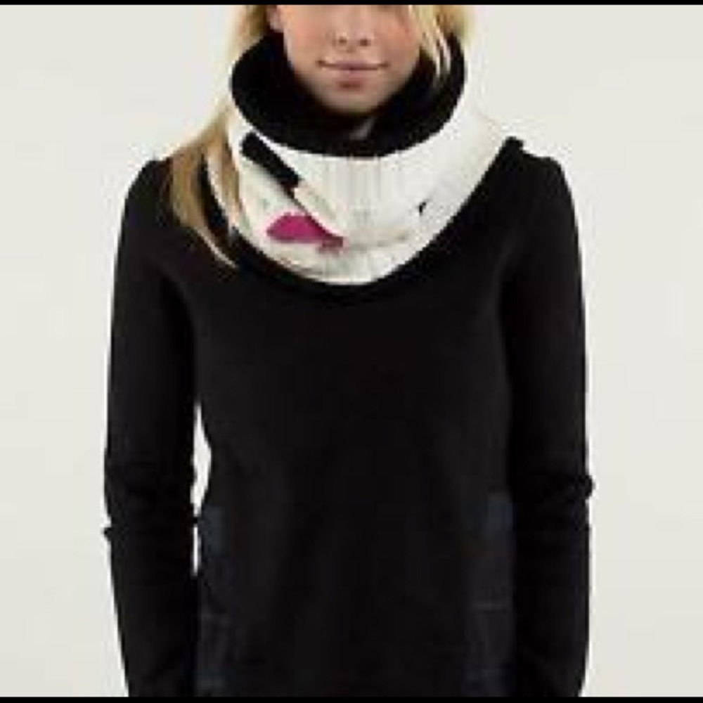 Lulu lemon Keeping it Cozy Neck Warmer